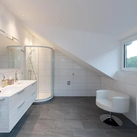 Bella Vista Apartment *